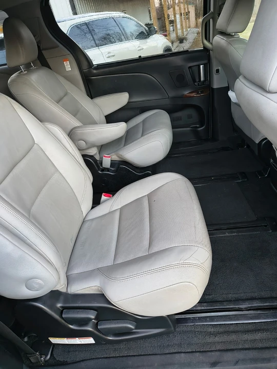 2015 Toyota Sienna 3rd Gen - Image 19 of 20