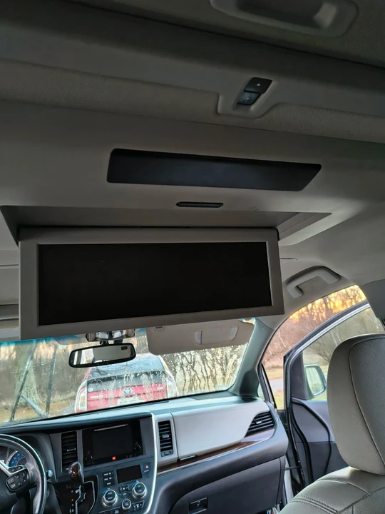 2015 Toyota Sienna 3rd Gen - Image 10 of 20