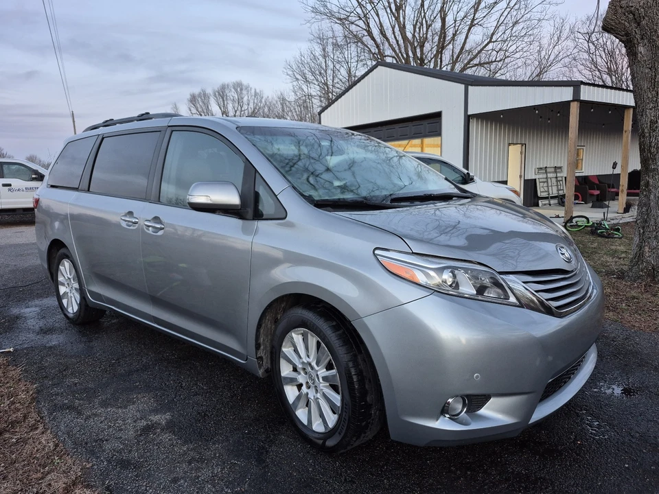 2015 Toyota Sienna 3rd Gen - Image 5 of 20