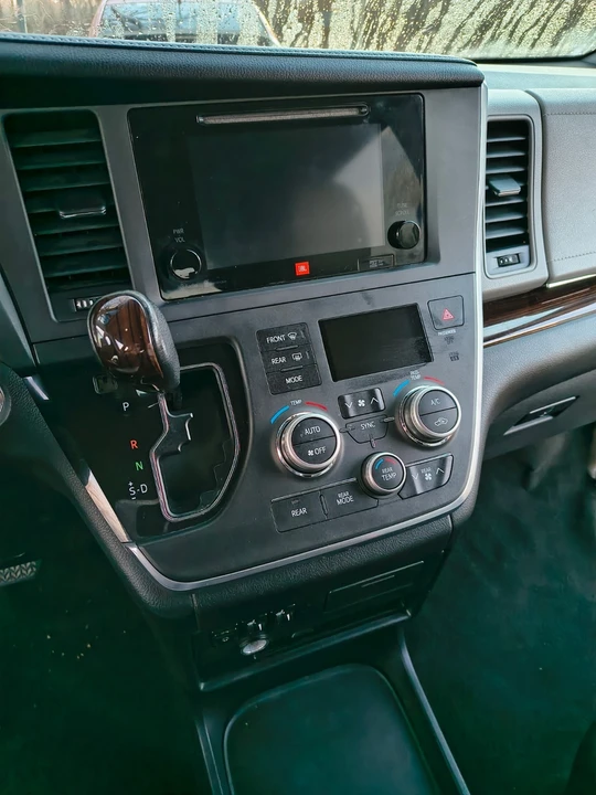 2015 Toyota Sienna 3rd Gen - Image 11 of 20