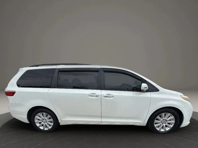 2015 Toyota Sienna 3rd Gen - Image 4 of 12