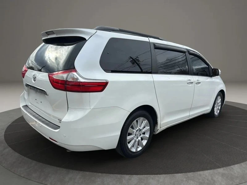 2015 Toyota Sienna 3rd Gen - Image 5 of 12
