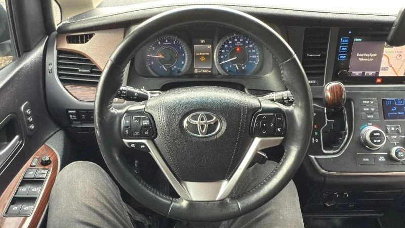 2015 Toyota Sienna 3rd Gen - Image 10 of 12
