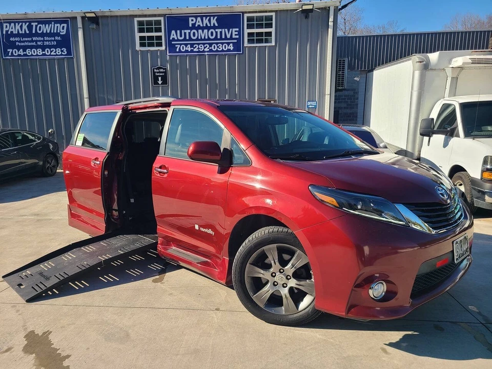 2015 Toyota Sienna 3rd Gen - Image 2 of 21