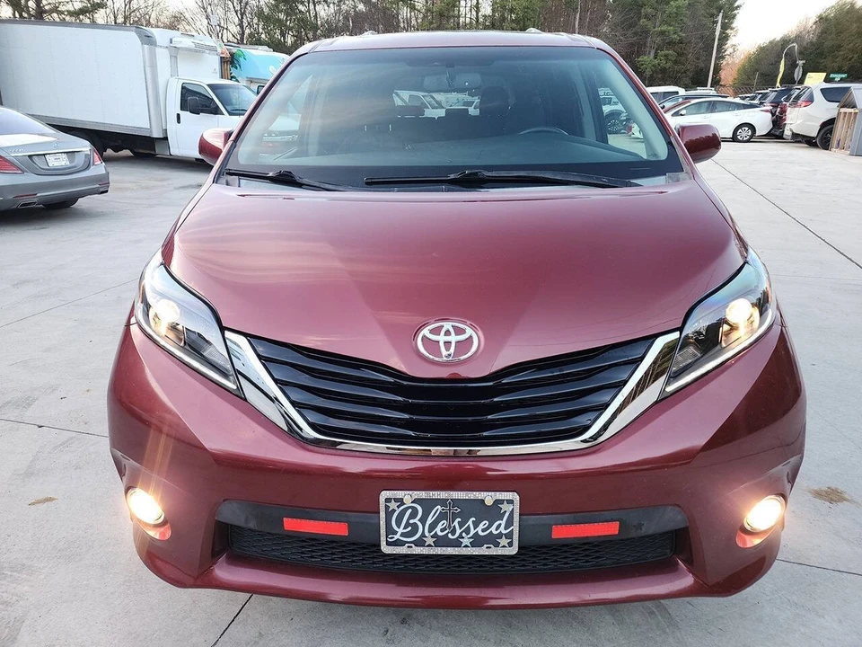 2015 Toyota Sienna 3rd Gen - Image 10 of 21