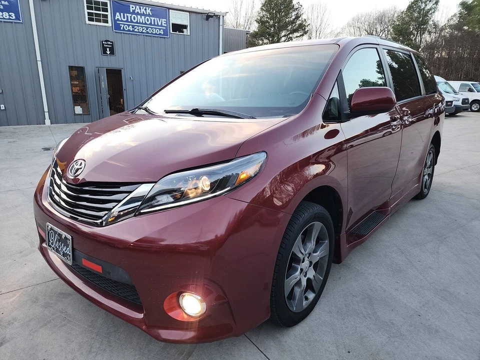 2015 Toyota Sienna 3rd Gen - Image 3 of 21