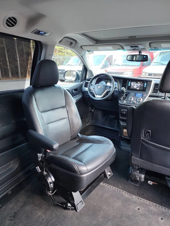 2015 Toyota Sienna 3rd Gen - Image 17 of 21
