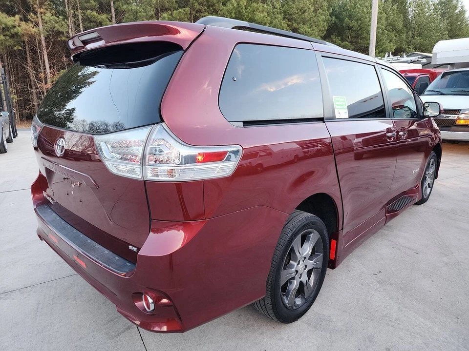 2015 Toyota Sienna 3rd Gen - Image 7 of 21
