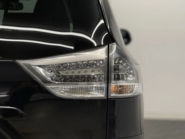 2015 Toyota Sienna 2nd Gen - Image 7 of 12