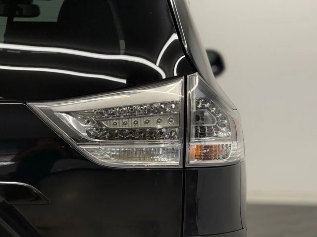 2015 Toyota Sienna 2nd Gen - Image 7 of 12