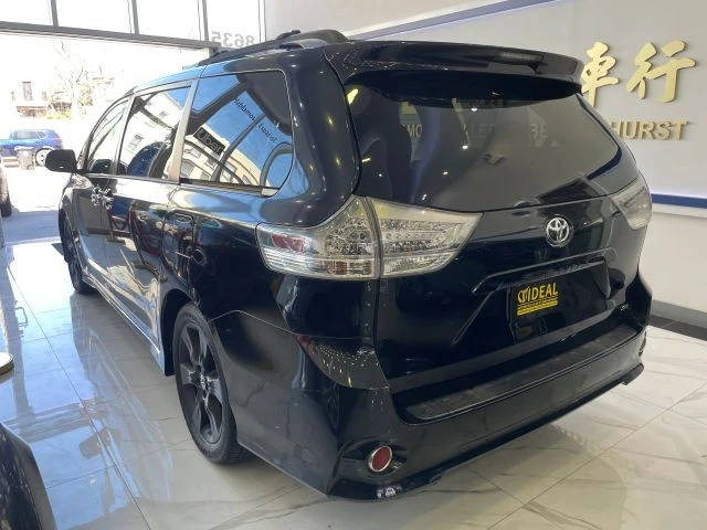 2015 Toyota Sienna 3rd Gen - Image 4 of 31