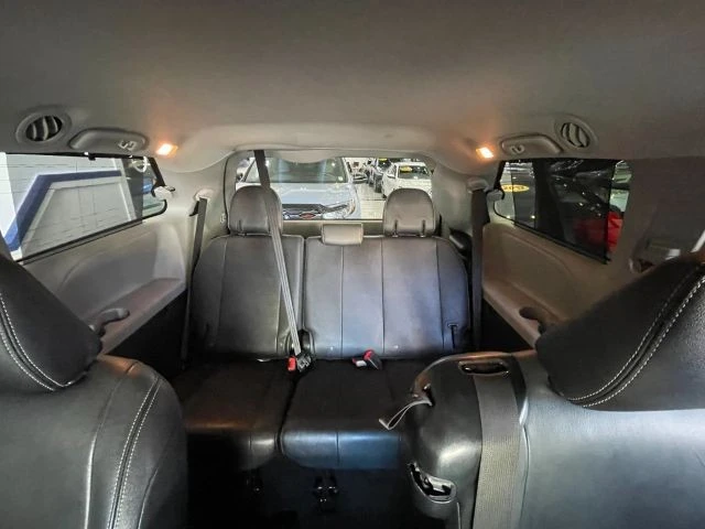 2015 Toyota Sienna 3rd Gen - Image 20 of 31