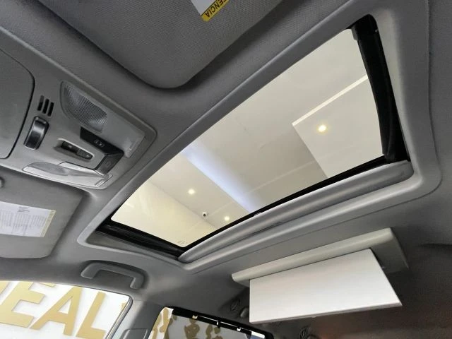 2015 Toyota Sienna 3rd Gen - Image 16 of 31