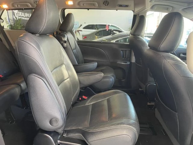 2015 Toyota Sienna 3rd Gen - Image 23 of 31