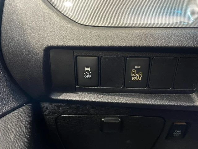 2015 Toyota Sienna 3rd Gen - Image 9 of 31