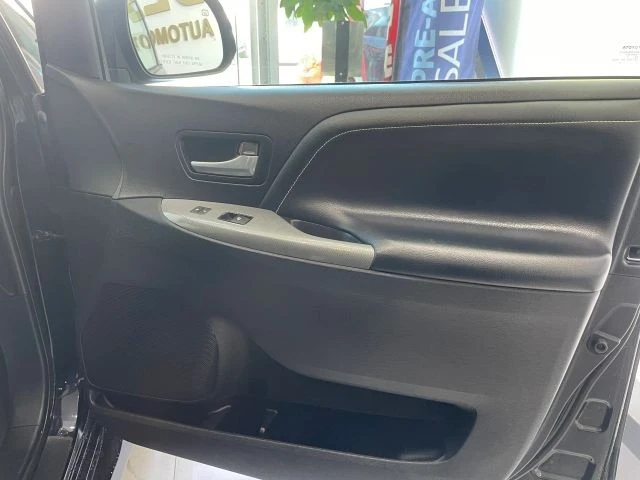 2015 Toyota Sienna 3rd Gen - Image 25 of 31