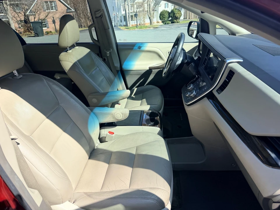 2015 Toyota Sienna 3rd Gen - Image 15 of 21