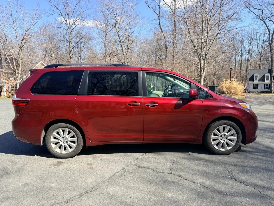 2015 Toyota Sienna 3rd Gen - Image 5 of 21