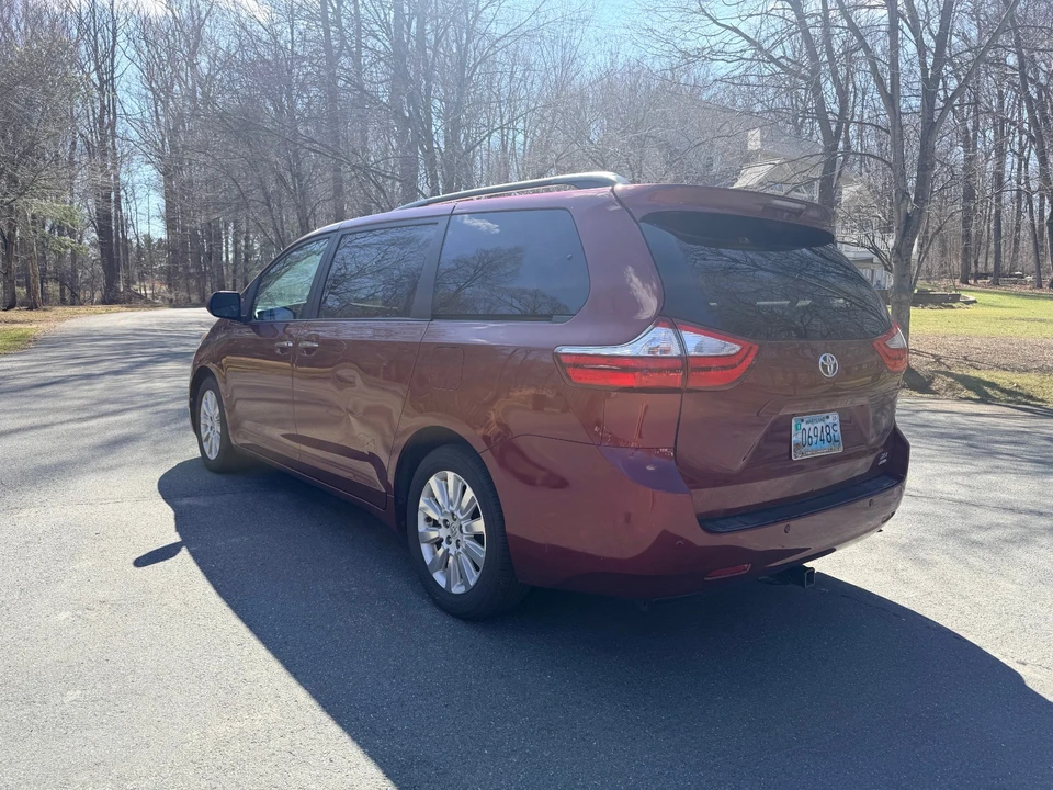 2015 Toyota Sienna 3rd Gen - Image 4 of 21
