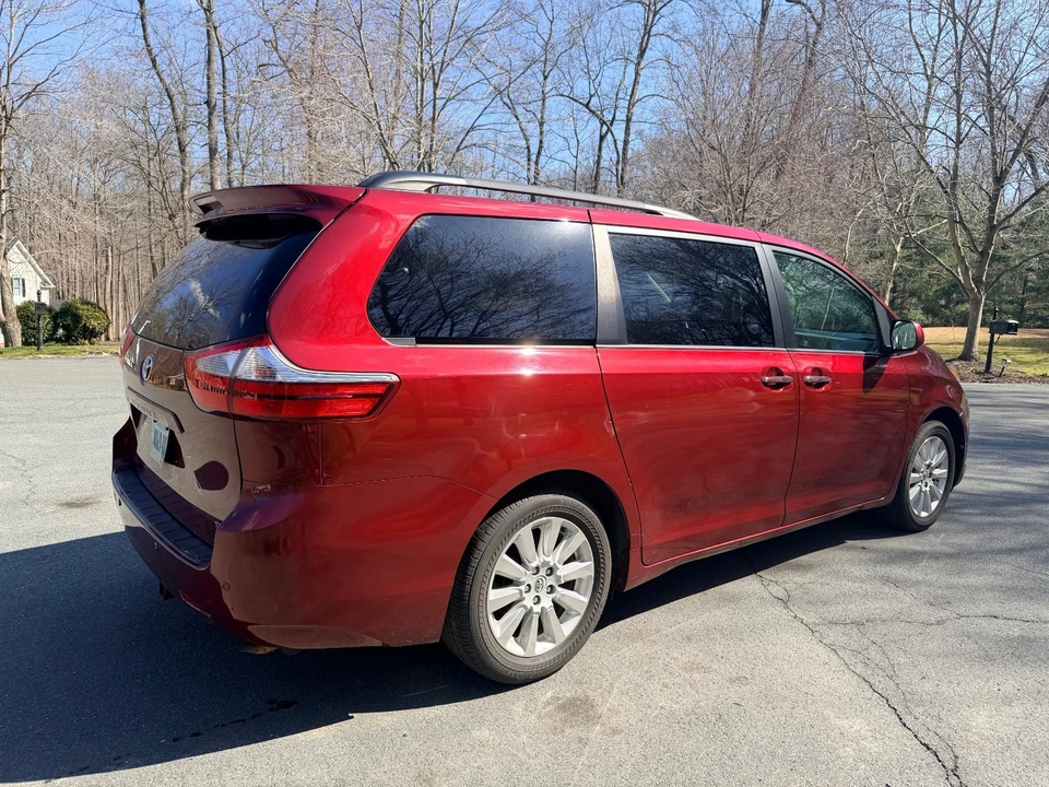 2015 Toyota Sienna 3rd Gen - Image 6 of 21