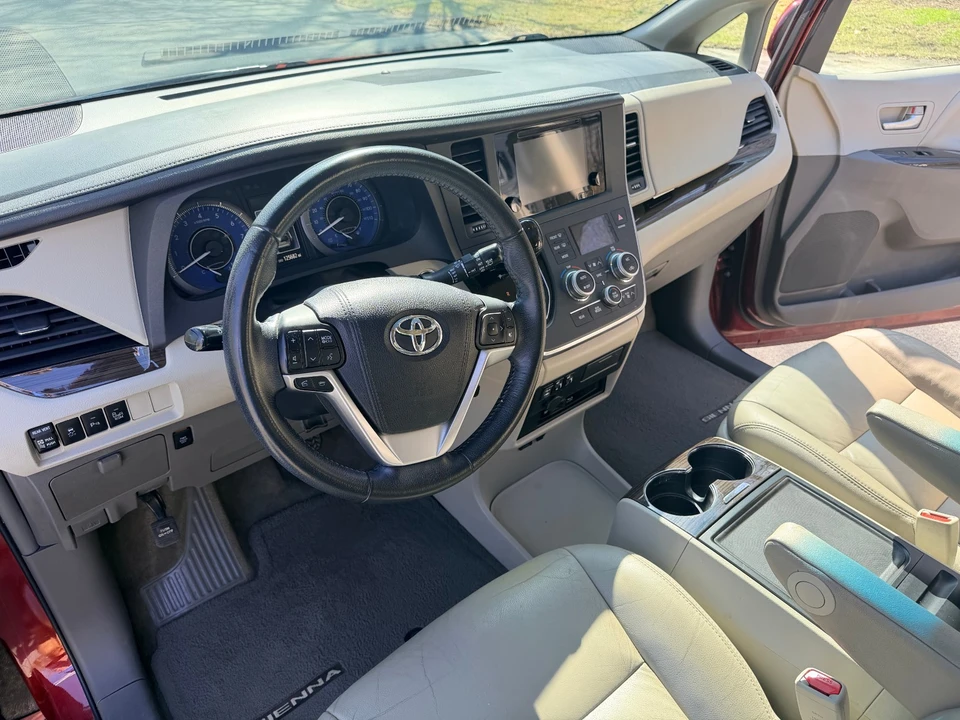 2015 Toyota Sienna 3rd Gen - Image 9 of 21