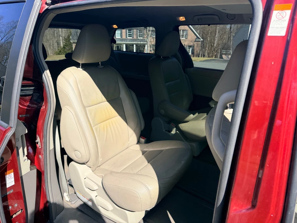 2015 Toyota Sienna 3rd Gen - Image 13 of 21