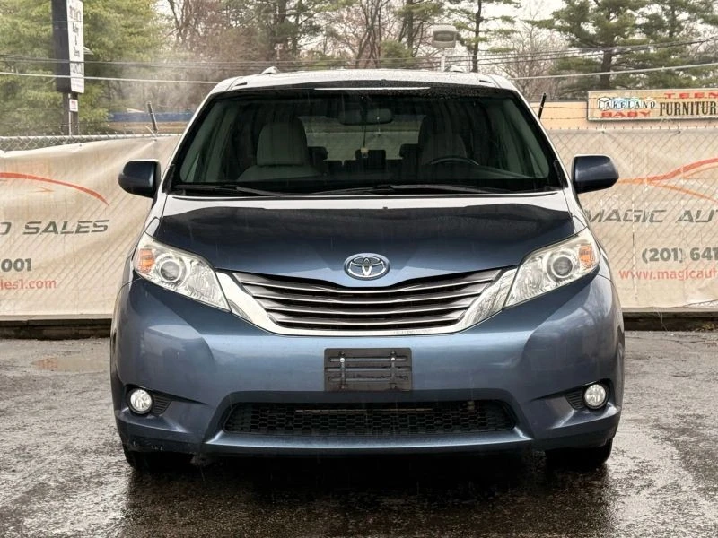 2015 Toyota Sienna 3rd Gen - Image 5 of 12