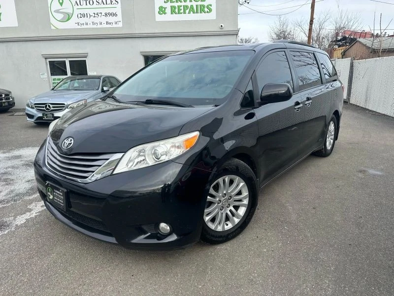 2015 Toyota Sienna 3rd Gen - Image 2 of 12