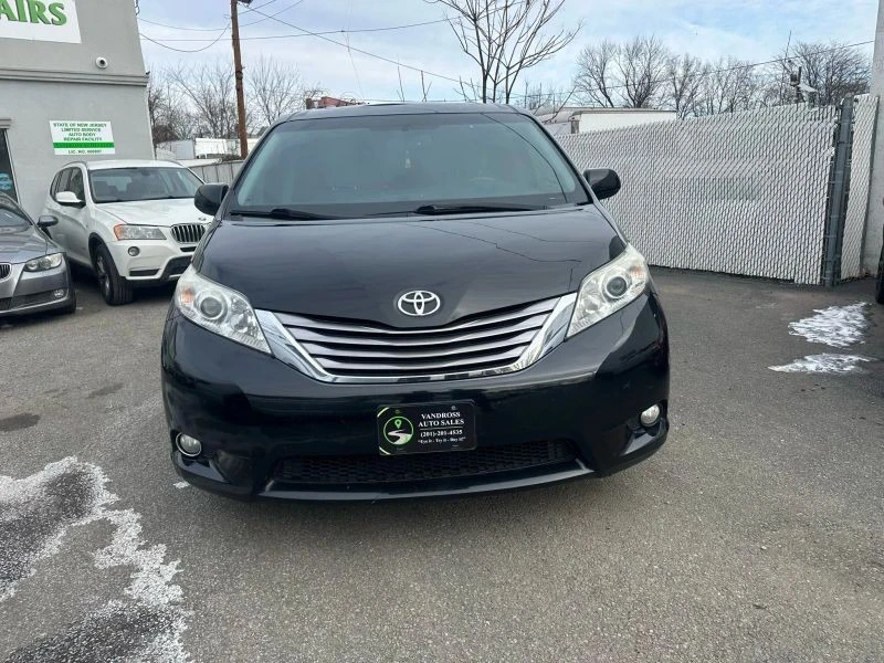 2015 Toyota Sienna 3rd Gen - Image 3 of 12