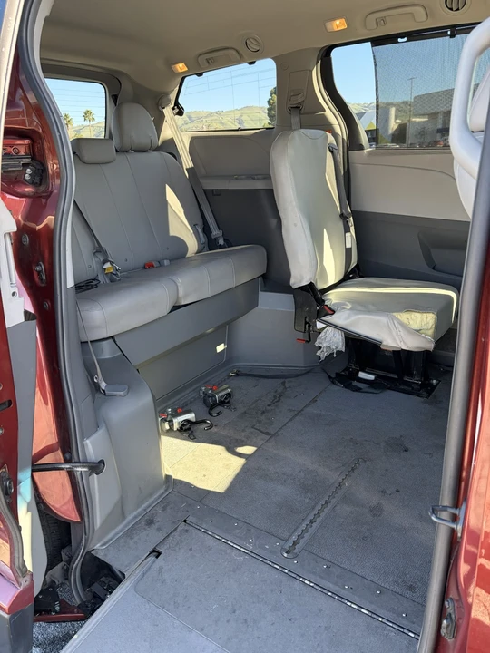 2015 Toyota Sienna 3rd Gen - Image 20 of 21