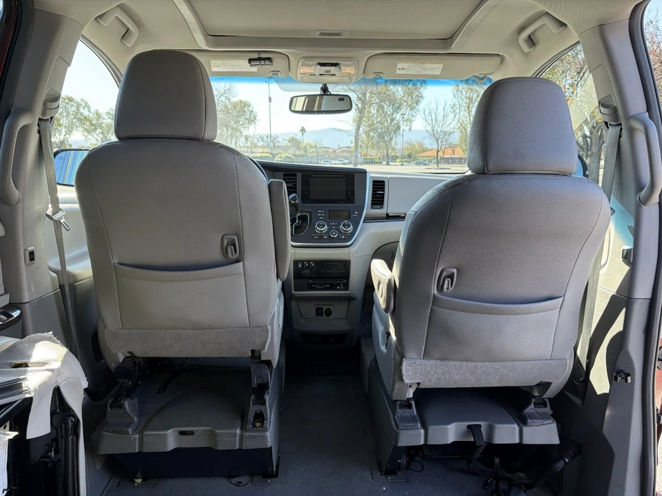 2015 Toyota Sienna 3rd Gen - Image 14 of 21