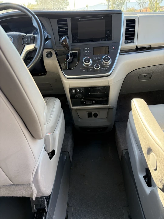 2015 Toyota Sienna 3rd Gen - Image 19 of 21