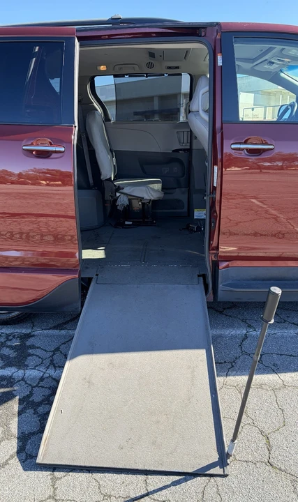 2015 Toyota Sienna 3rd Gen - Image 21 of 21