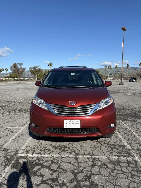 2015 Toyota Sienna 3rd Gen - Image 2 of 21