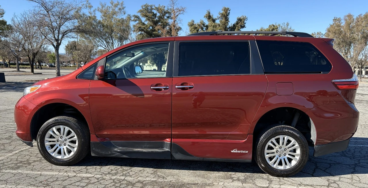 2015 Toyota Sienna 3rd Gen - Image 8 of 21