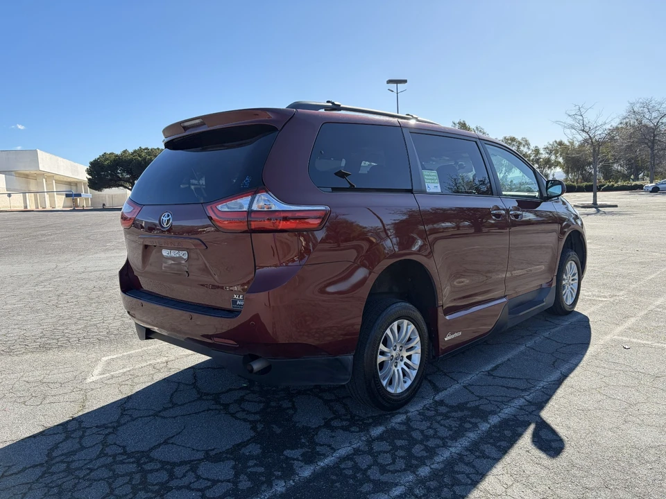 2015 Toyota Sienna 3rd Gen - Image 5 of 21