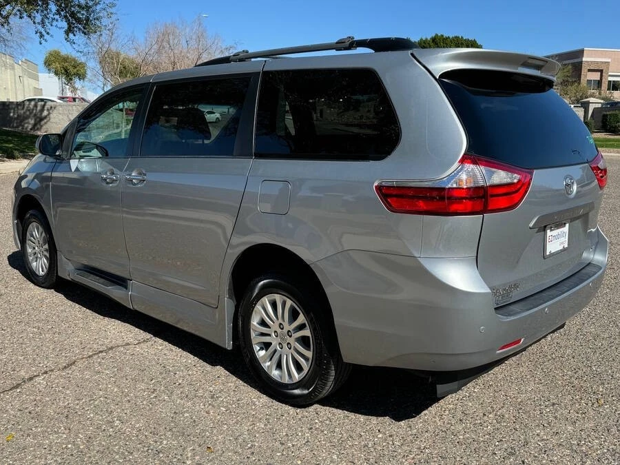 2015 Toyota Sienna 3rd Gen - Image 12 of 15