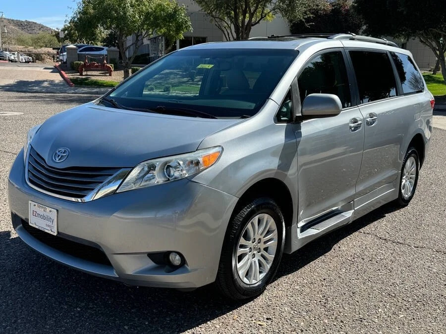 2015 Toyota Sienna 3rd Gen - Image 13 of 15