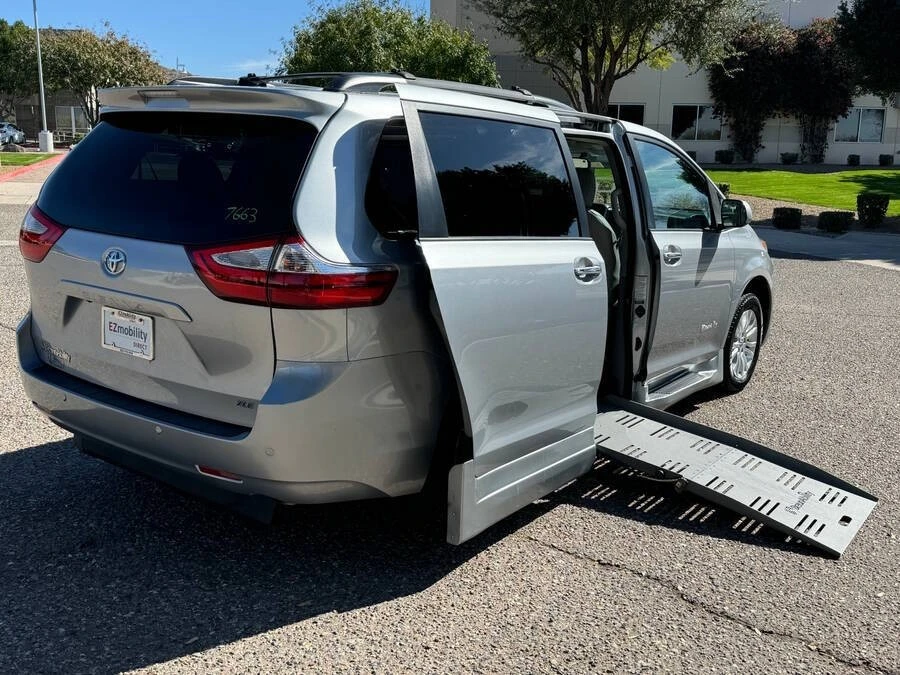 2015 Toyota Sienna 3rd Gen - Image 2 of 15