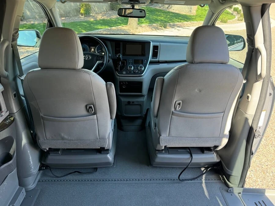 2015 Toyota Sienna 3rd Gen - Image 8 of 15