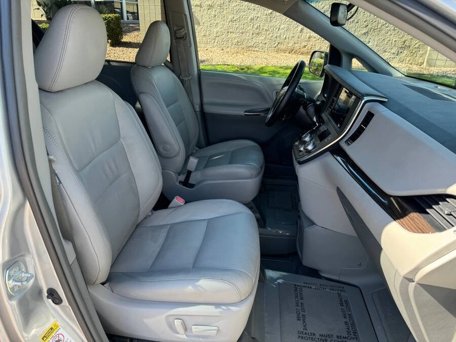 2015 Toyota Sienna 3rd Gen - Image 6 of 15