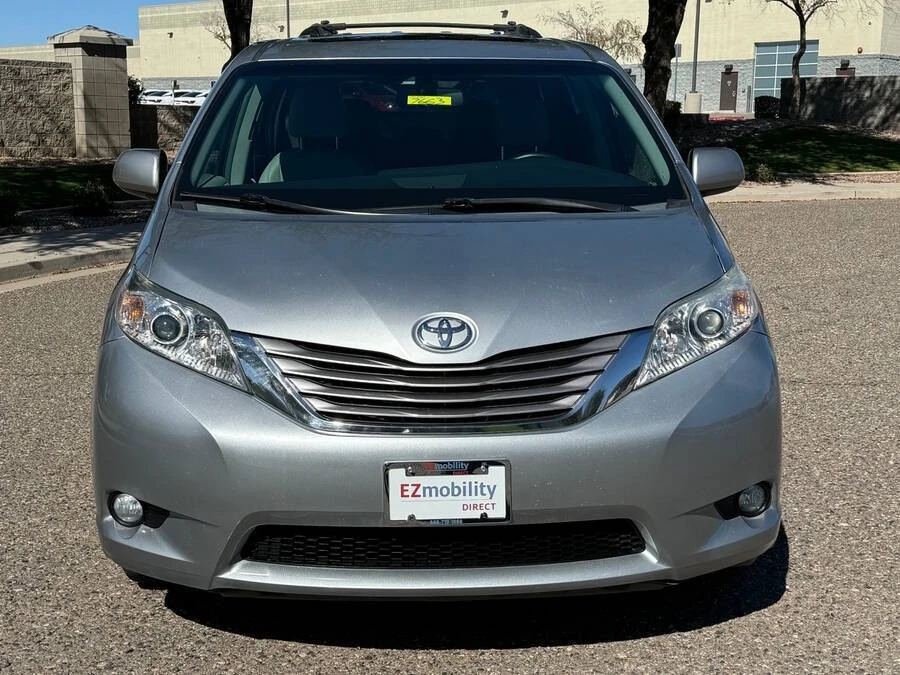 2015 Toyota Sienna 3rd Gen - Image 10 of 15