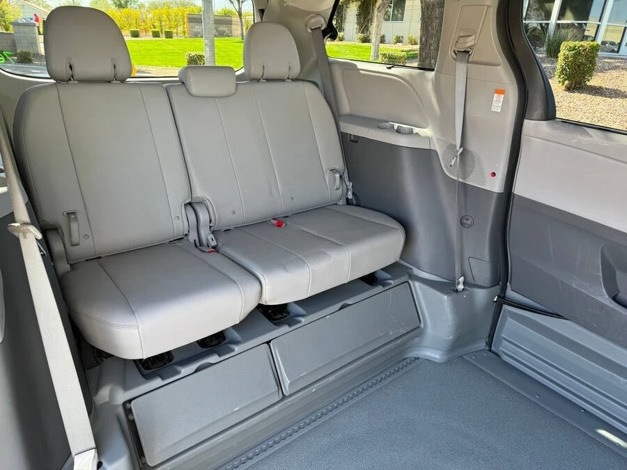 2015 Toyota Sienna 3rd Gen - Image 9 of 15