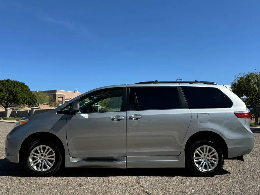 2015 Toyota Sienna 3rd Gen - Image 11 of 15