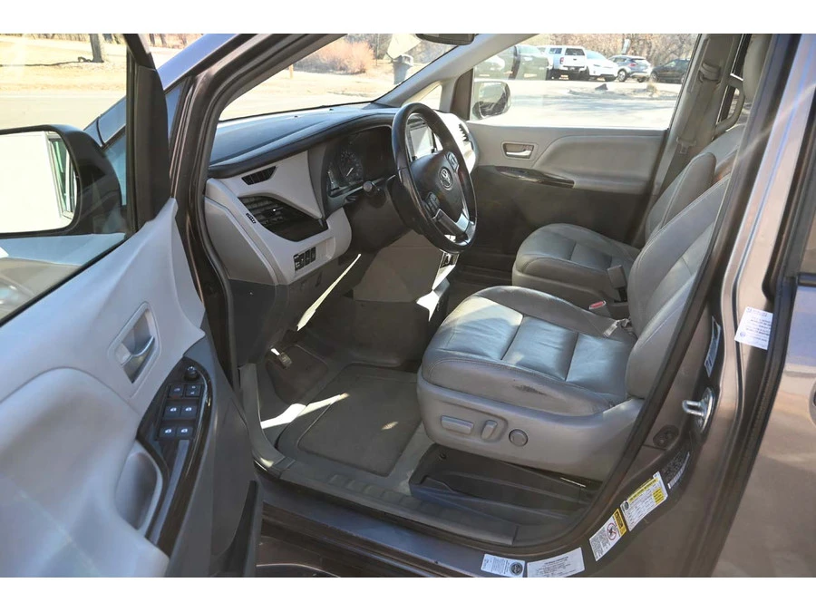 2015 Toyota Sienna 3rd Gen - Image 13 of 21