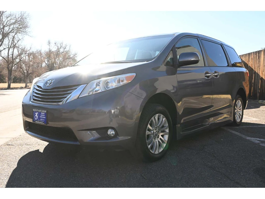 2015 Toyota Sienna 3rd Gen - Image 10 of 21
