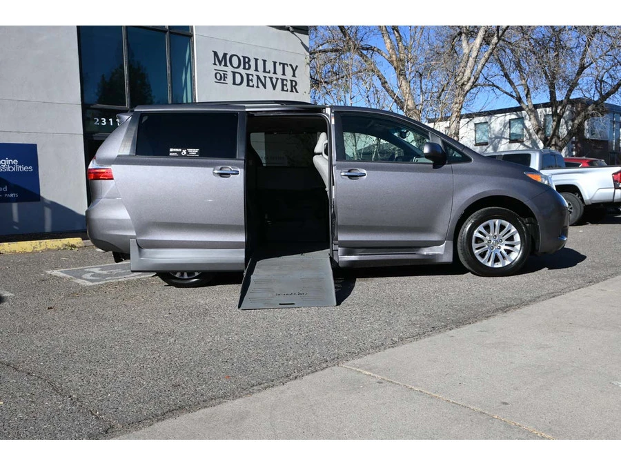 2015 Toyota Sienna 3rd Gen - Image 17 of 21