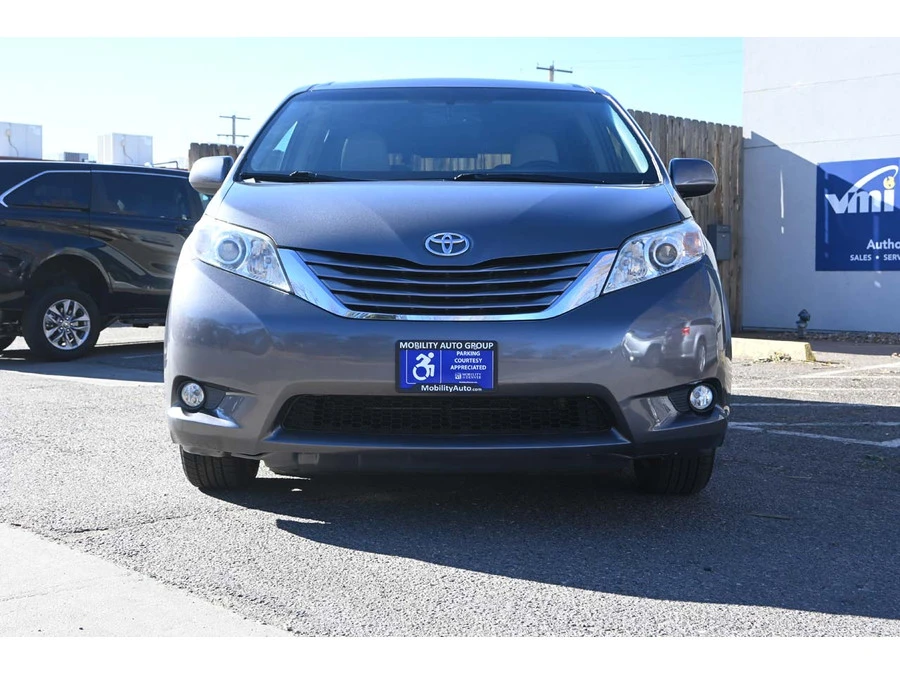 2015 Toyota Sienna 3rd Gen - Image 4 of 12