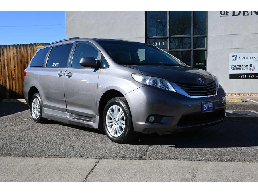 2015 Toyota Sienna 3rd Gen - Image 3 of 12