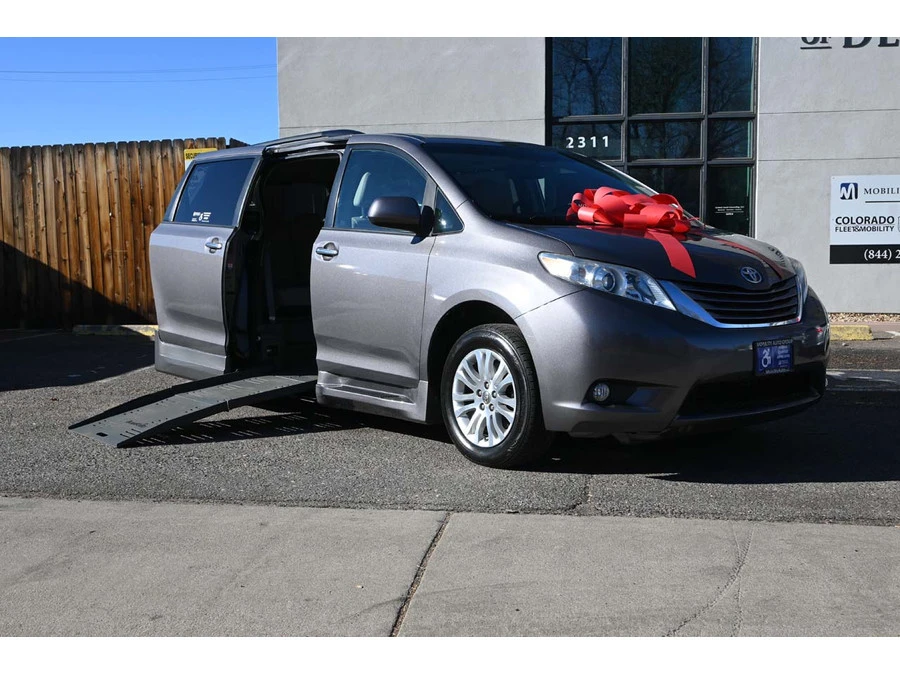 2015 Toyota Sienna 3rd Gen - Image 2 of 12